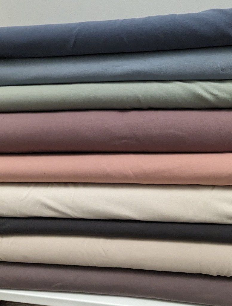 jersey french terry sweat fin
bleu foncé
bleu doux
kaki mint
parme
vieux rose
sable
graphite
taupe clair
marron glacé