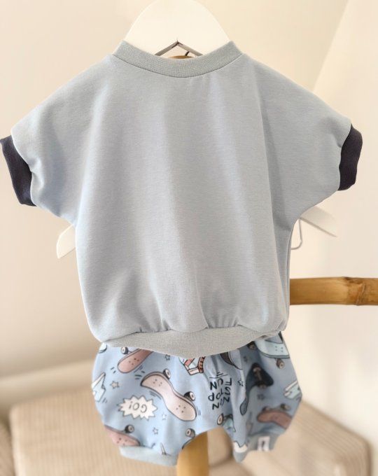 Léon court Skate haut uni bas motif  Taille LOUVETEAUX 