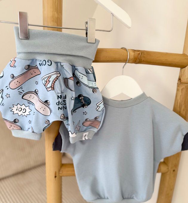 Léon court Skate haut uni bas motif  Taille LOUVETEAUX 